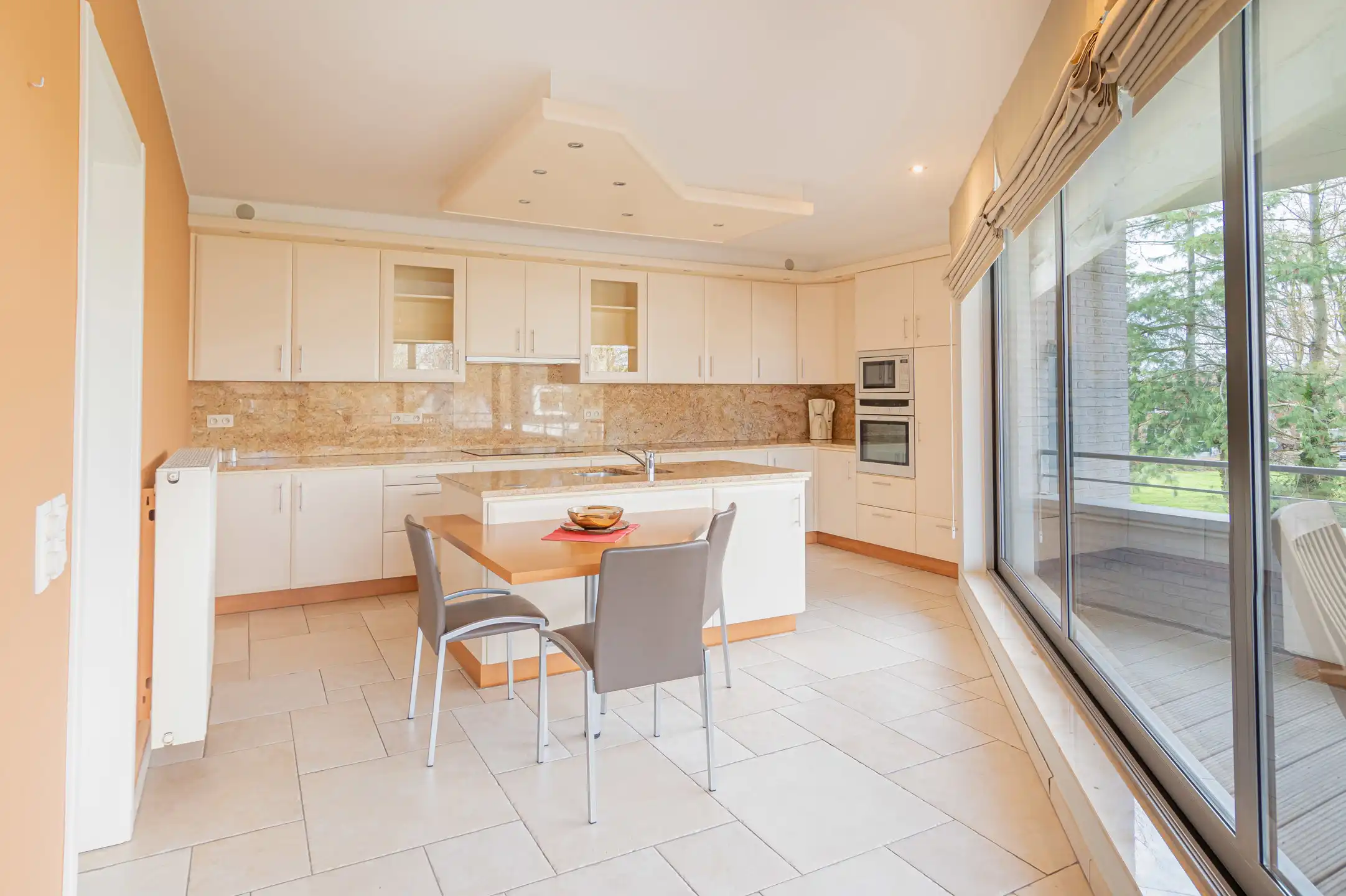 Ruim en instapklaar appartement met 2 terrassen en garage foto 5