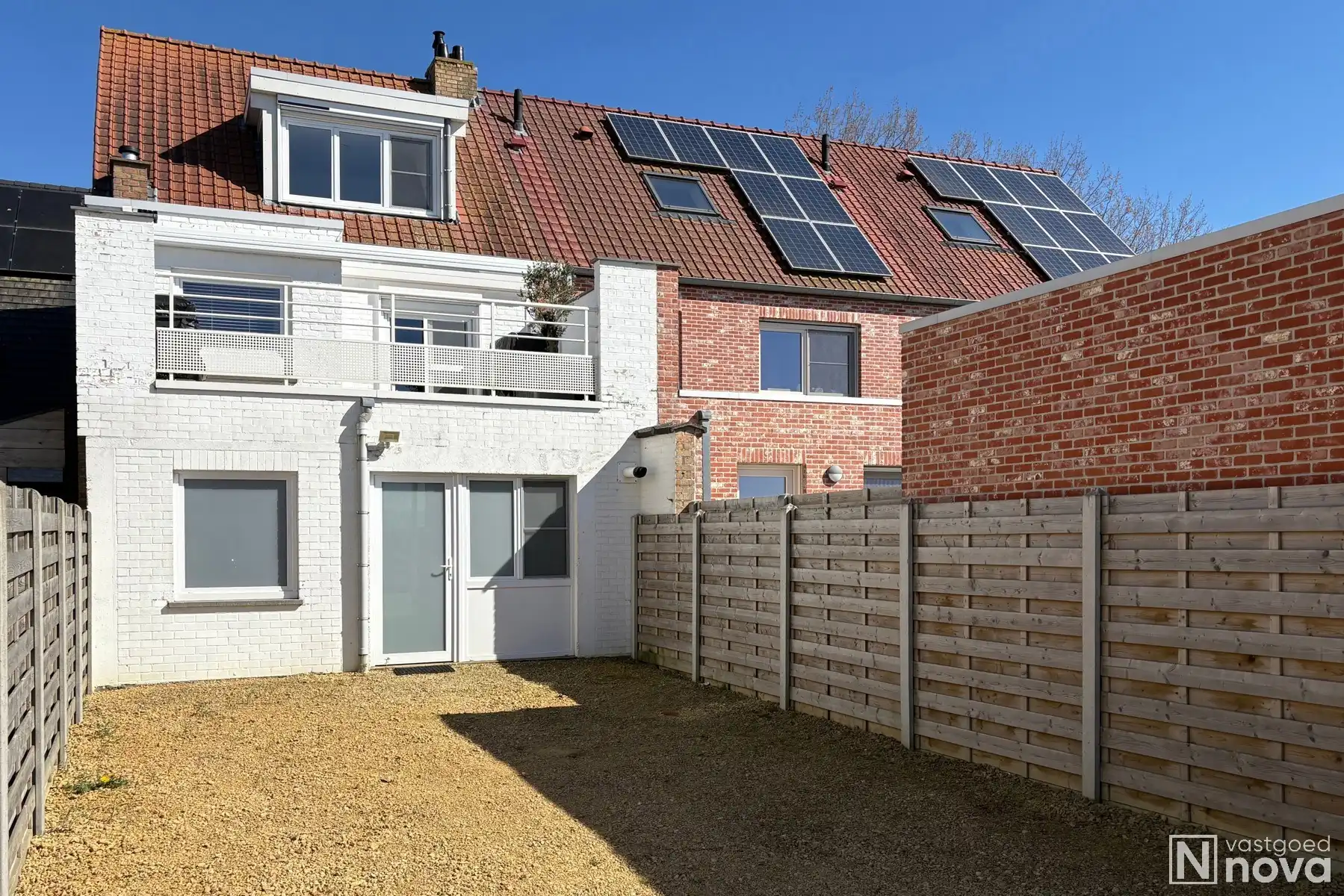 Gerenoveerde woning aan de rand van de stad foto 16