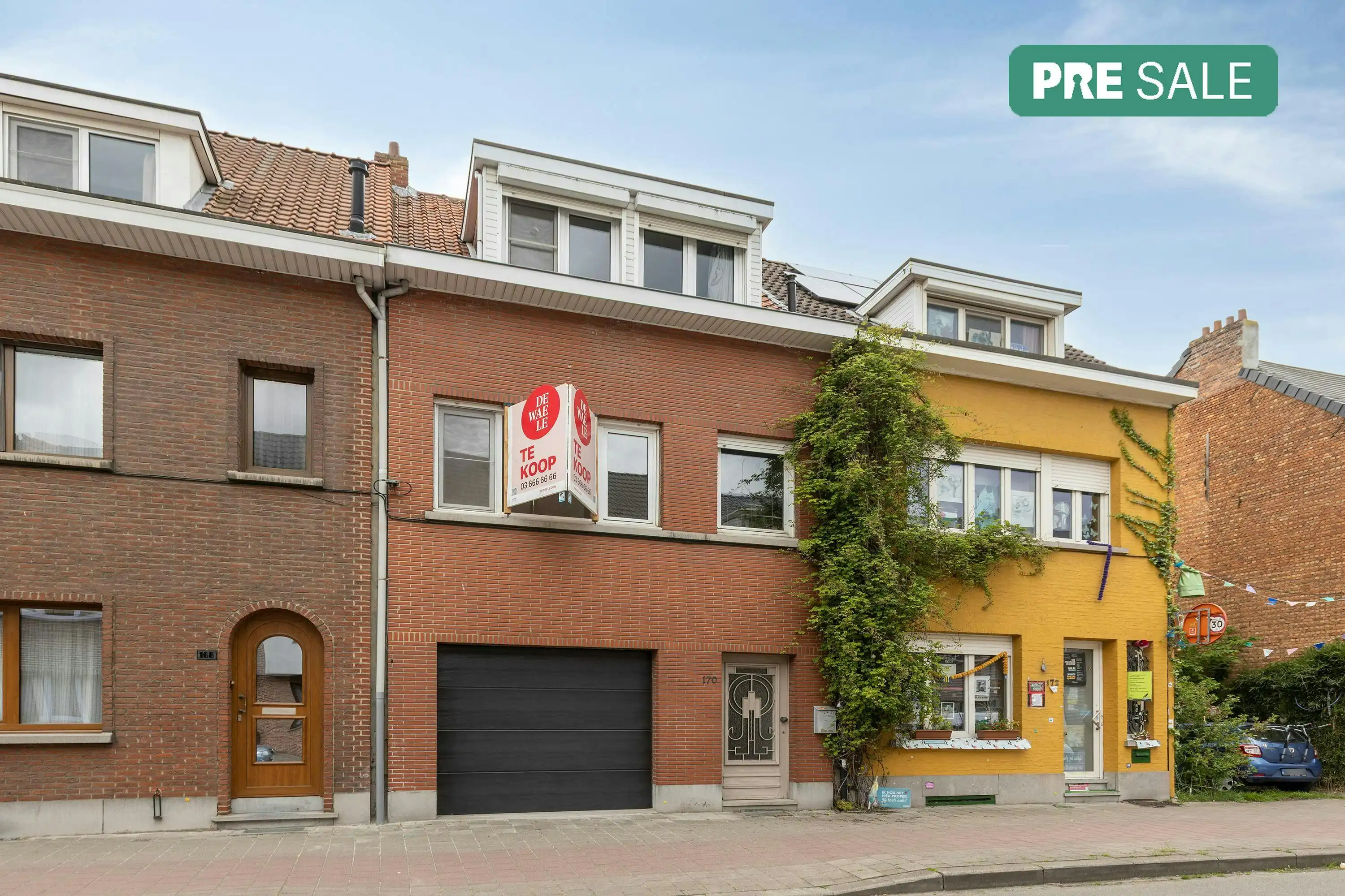 Huis met veel potentieel, tuin en garage te koop in Merksem foto 2