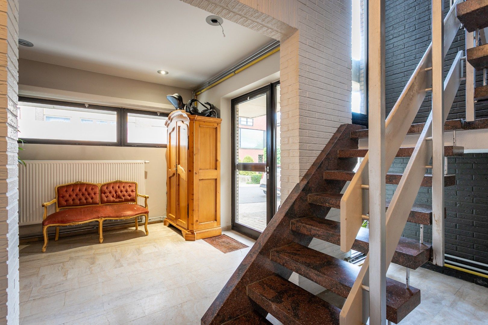 Solide woning met 6 slaapkamers, tuin en garage  foto 3