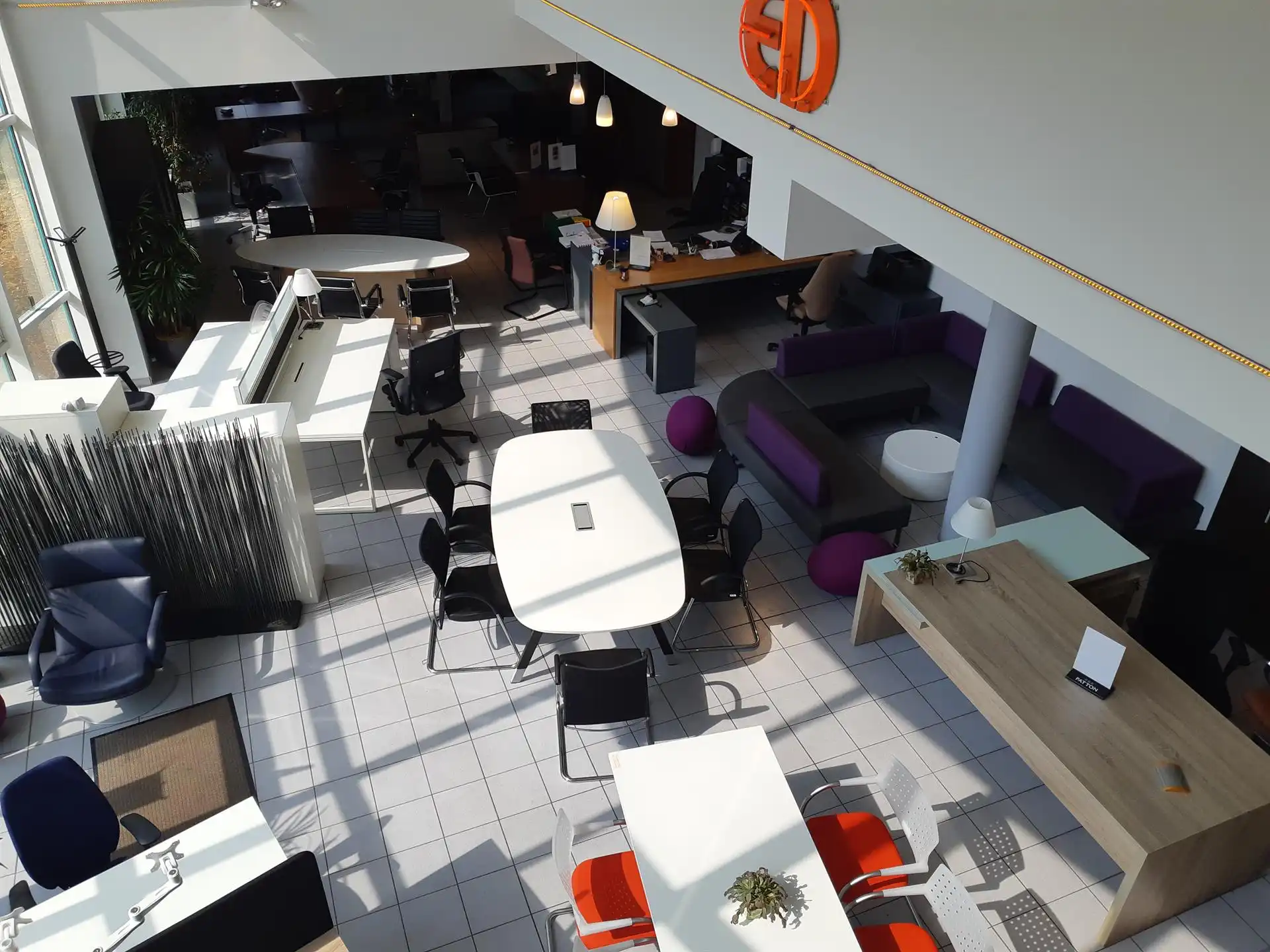 TE HUUR - Bedrijfshal met mooie showroom en kantoorruimte foto 10