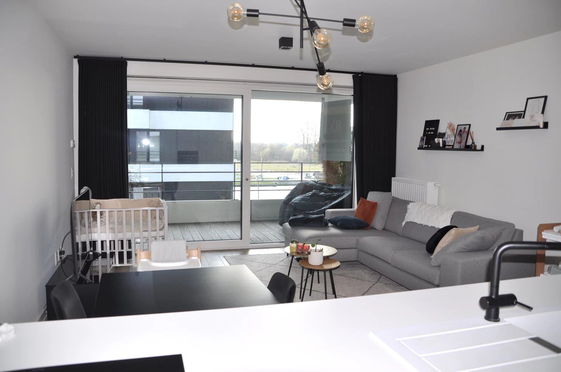 PRACHTIG EN RECENT APPARTEMENT VAN 88M² MET 2 SLPK'S EN 2 PARKINGS IN ZUIDZICHT foto 6