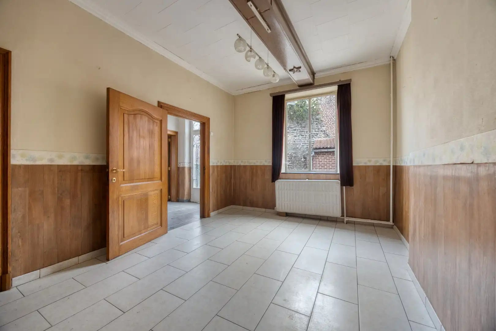 Hoevewoning met binnenkoer, stallingen en grote opslagruimte foto 5