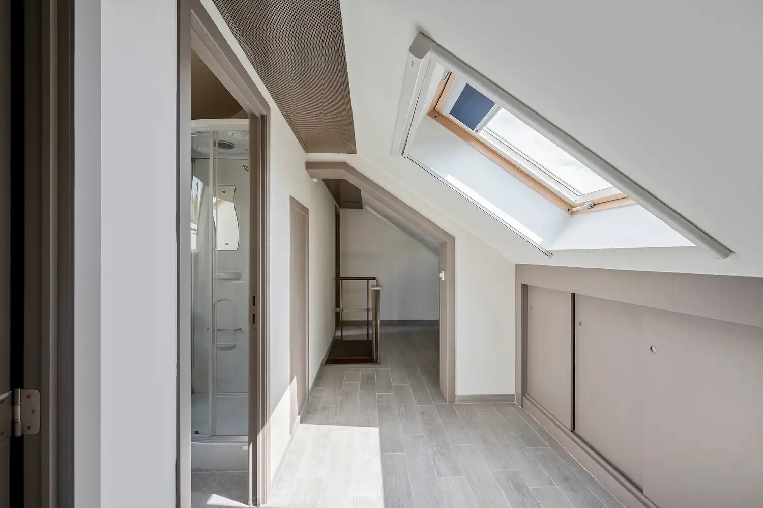 Instapklare open bebouwing op een ruim perceel van 1.185 m², landelijk gelegen met een prachtig vrij uitzicht aan de achterzijde. foto 28