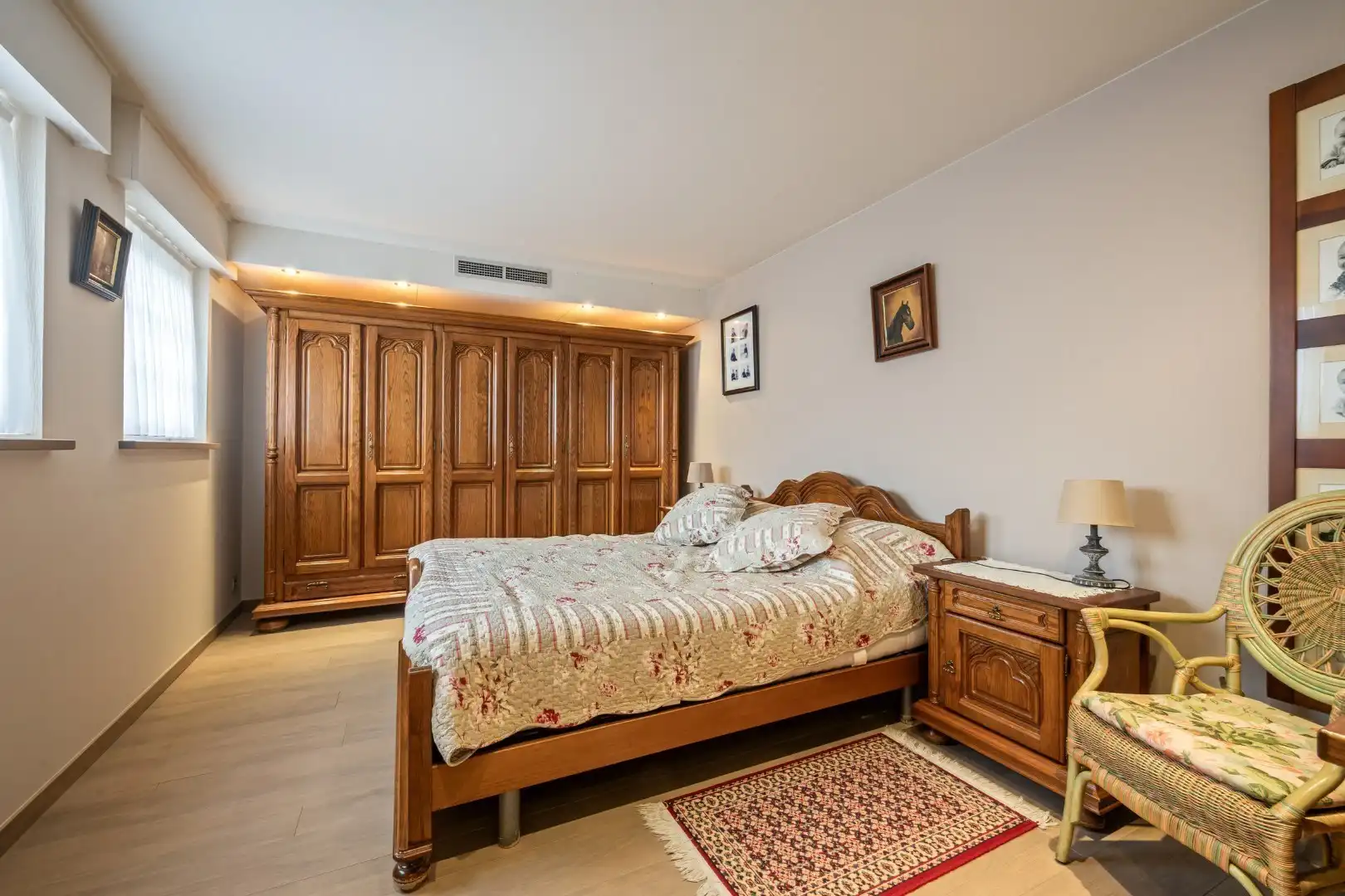 Recente halfopen woning met 3 slaapkamers, lift, garage en tuin op topligging in Ieper foto 19
