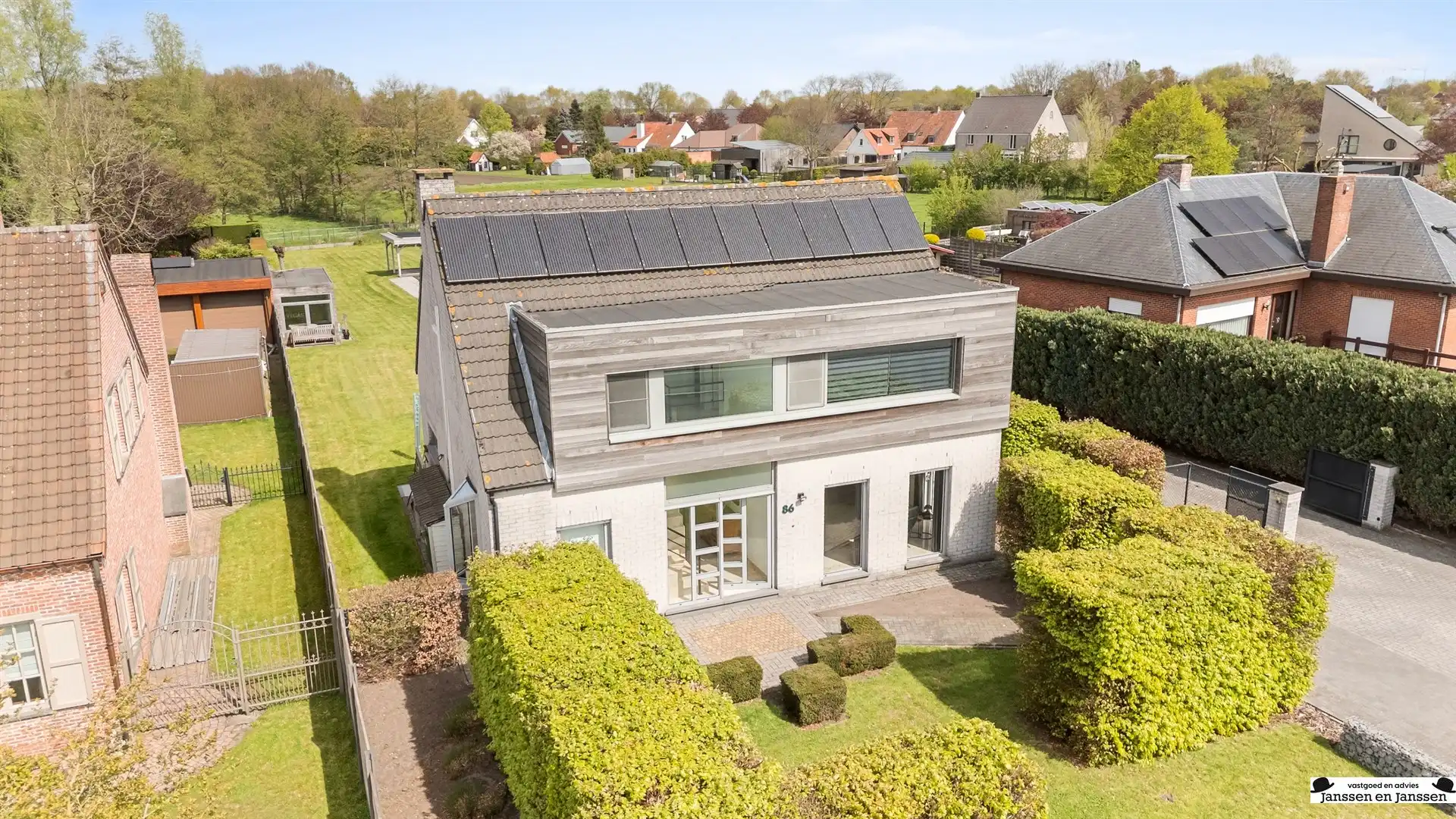 Energiezuinige woning op een perceel van 1991 m2 foto {{pictureIndex}}