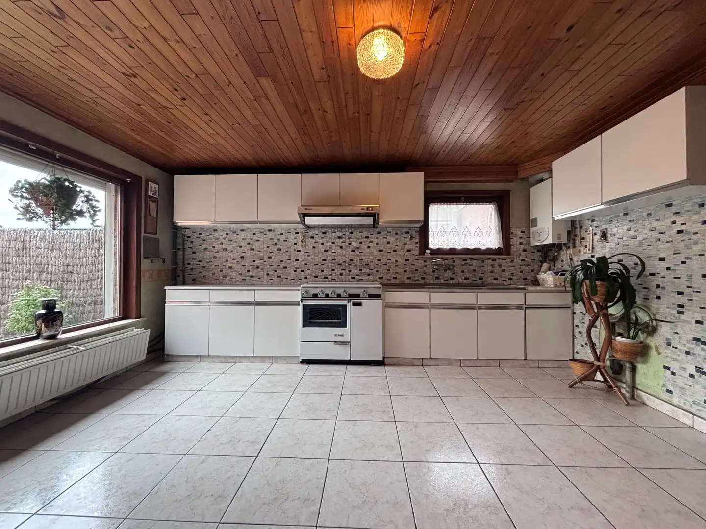 Te renoveren villa te koop op ruimtelijk perceel van 1080 m² in het hart van Koksijde! foto 2