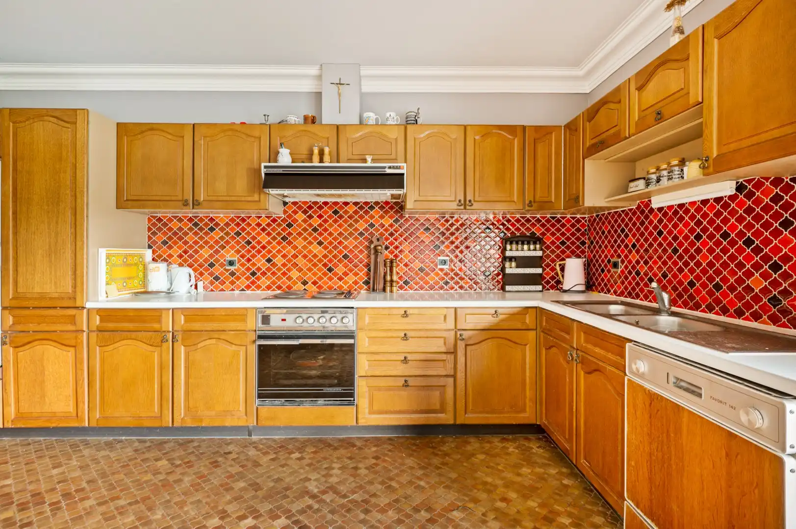 Gelijkvloerse woning met veel potentieel op een ruim perceel nabij het centrum van Herselt! foto 7