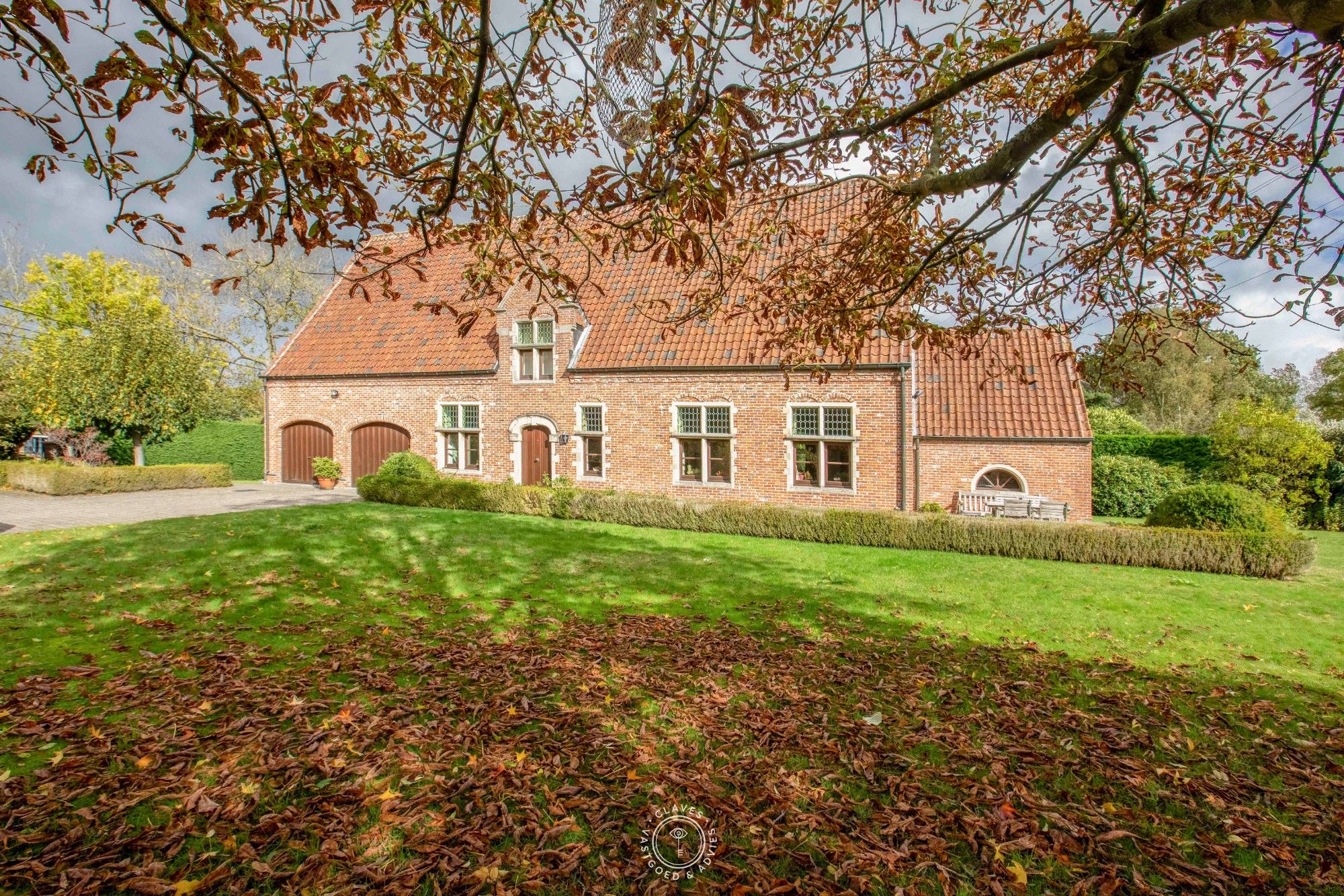 Wonen met grandeur in Waasmunster foto {{pictureIndex}}