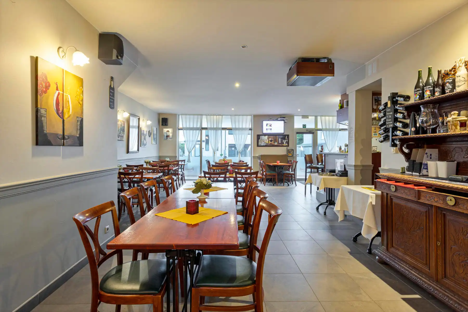 Ruim handelspand + 2 vakantiewoningen. foto 8