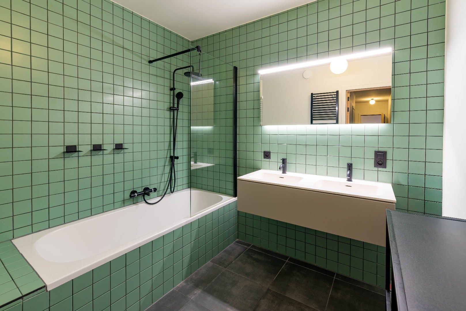 Energie-zuinig nieuwbouw appartement met 2 slk en terras foto 12