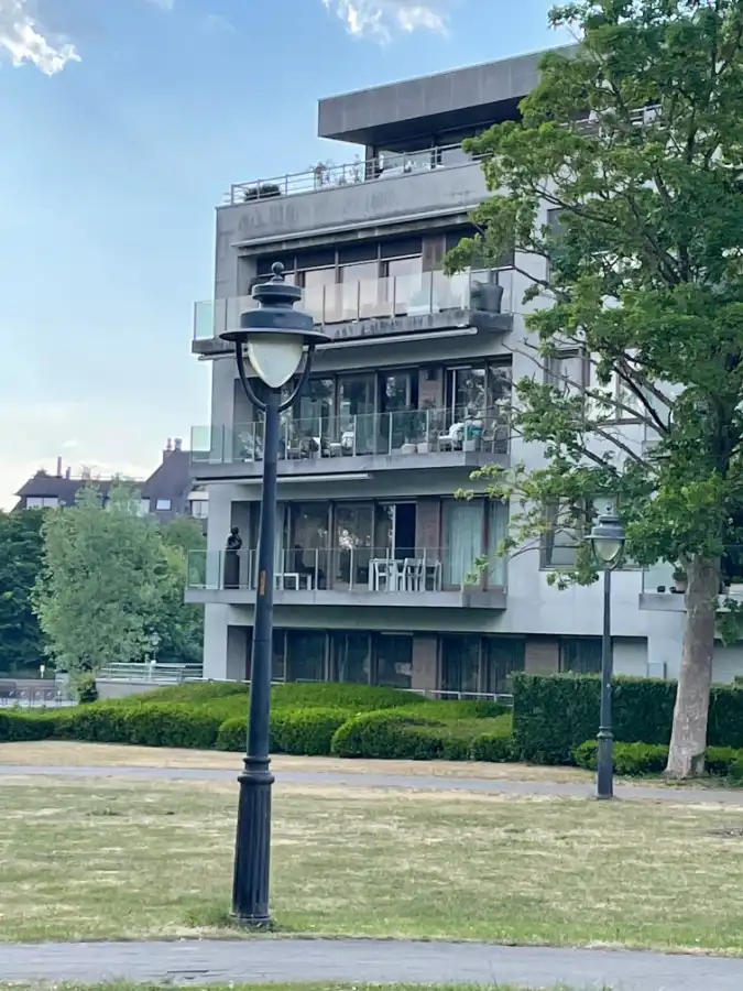 LUXE APPARTEMENT + zeer riant zongericht terras, dubbele garage & (wijn)kelder foto 63