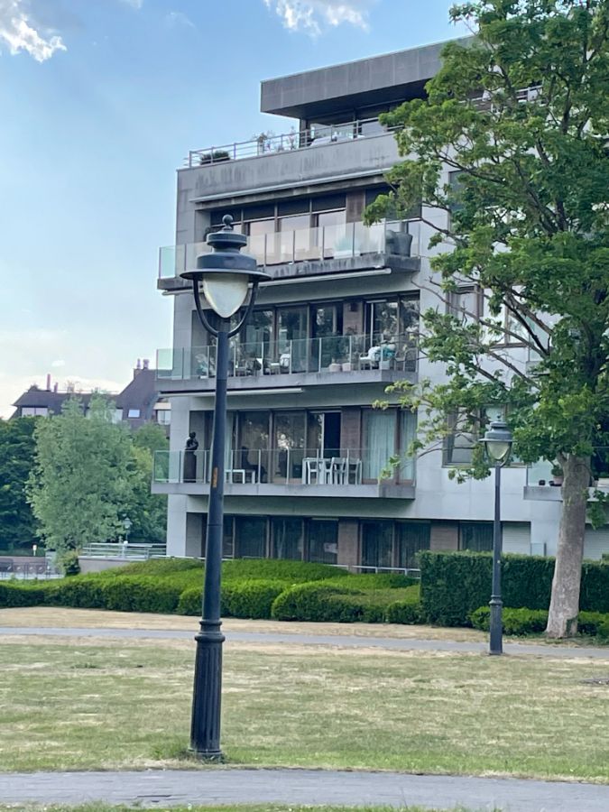 LUXE APPARTEMENT + zeer riant zongericht terras, dubbele garage & (wijn)kelder foto 63