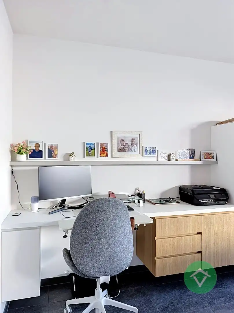 Recente gezinswoning (2019) met zonnige tuin en uitweg achteraan - instapklare topper. foto 7