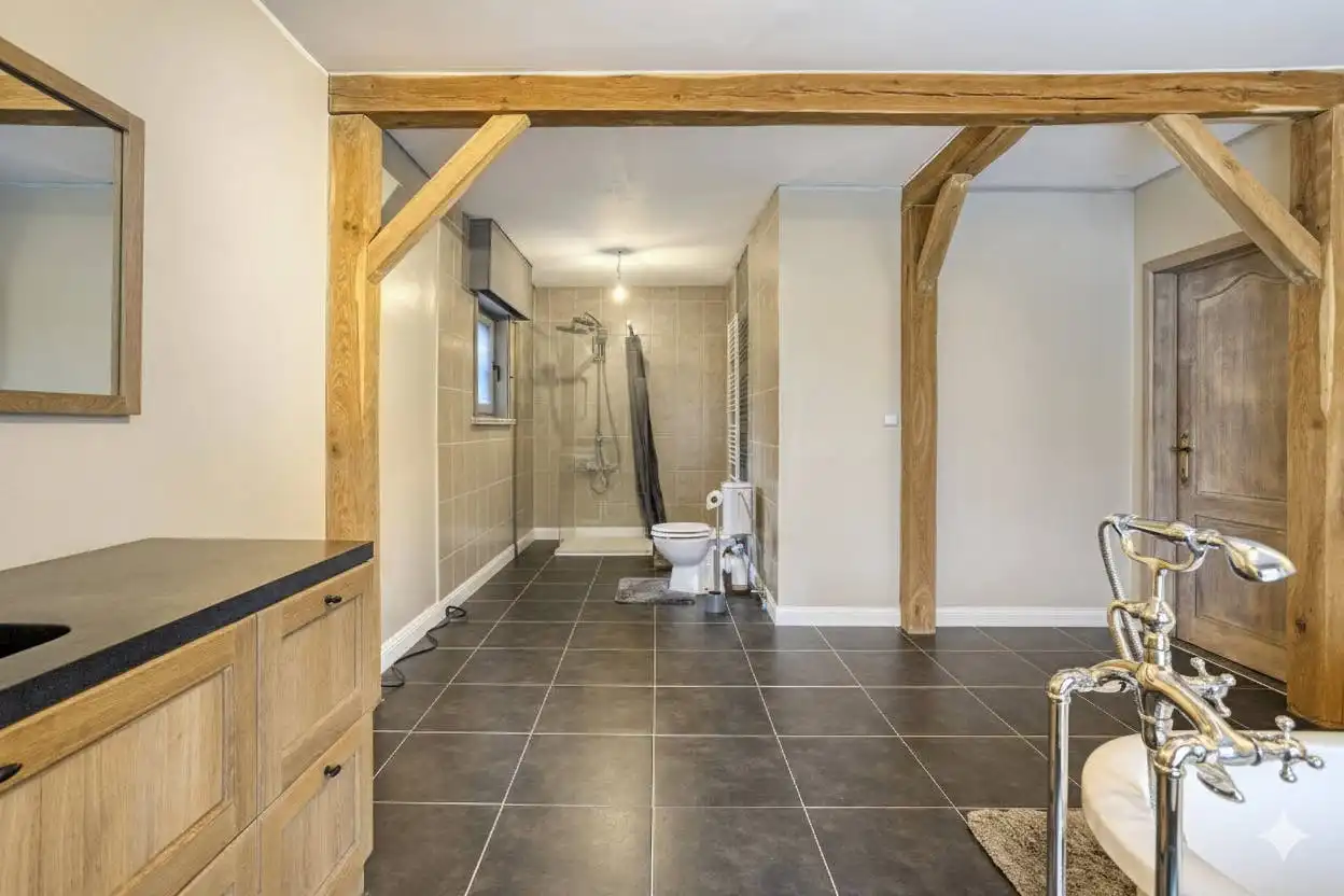 Instapklaar huis met ruime tuin te koop in het landelijke Aarsele foto 6