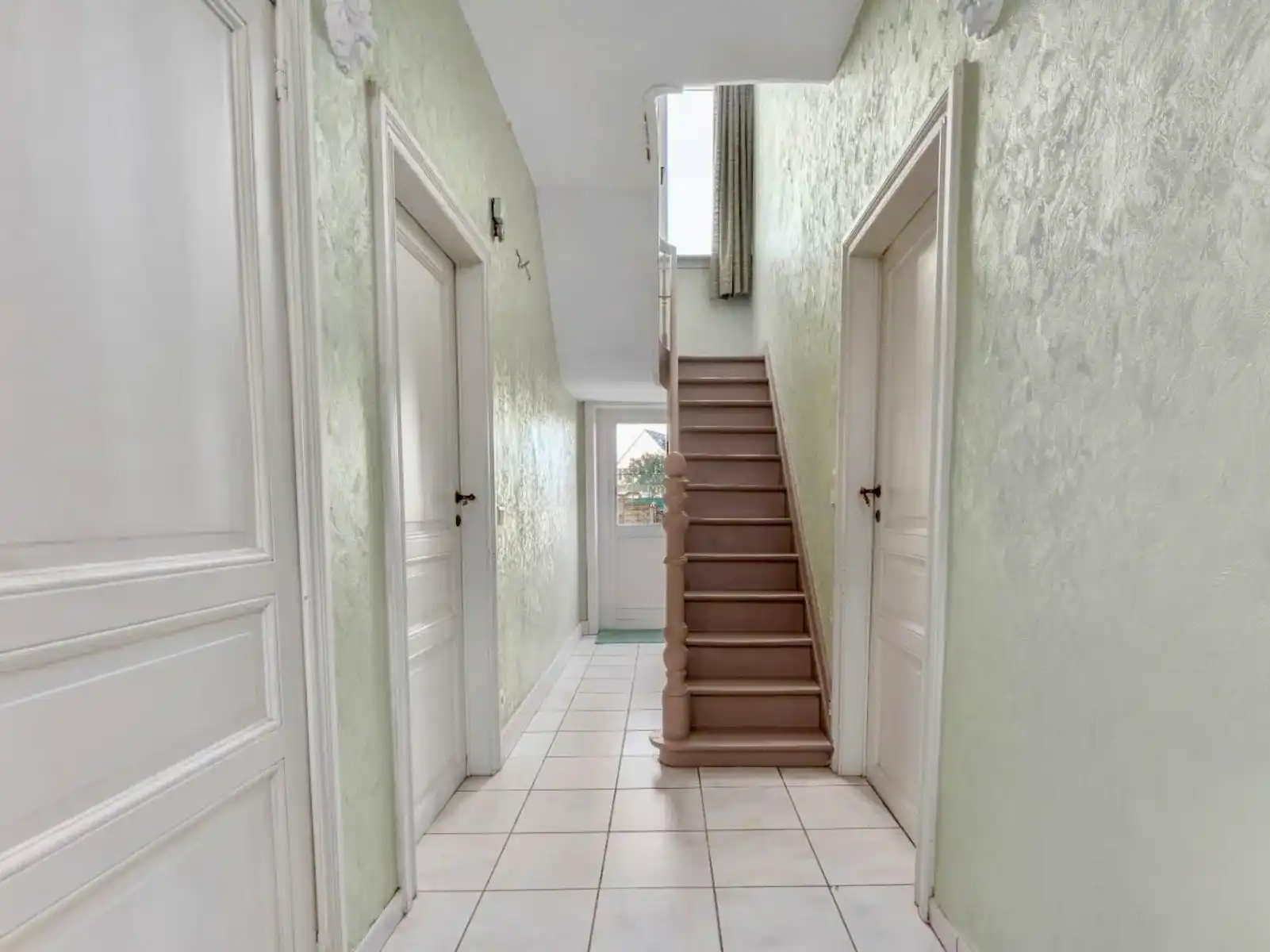 Charmant herenhuis met garage vlakbij het centrum van Gistel foto 5