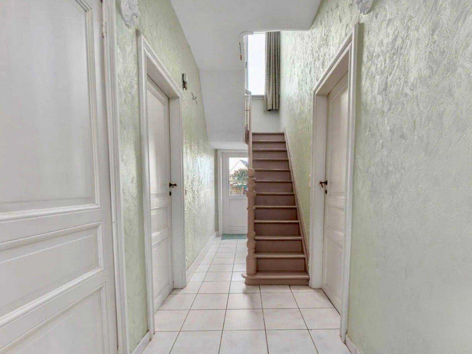 Charmant herenhuis met garage vlakbij het centrum van Gistel foto 5