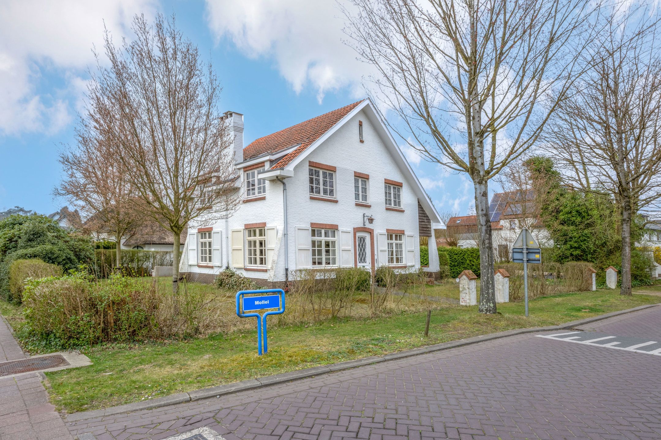 Hoofdfoto van de publicatie: Charmante te renoveren woning nabij centrum van Brasschaat