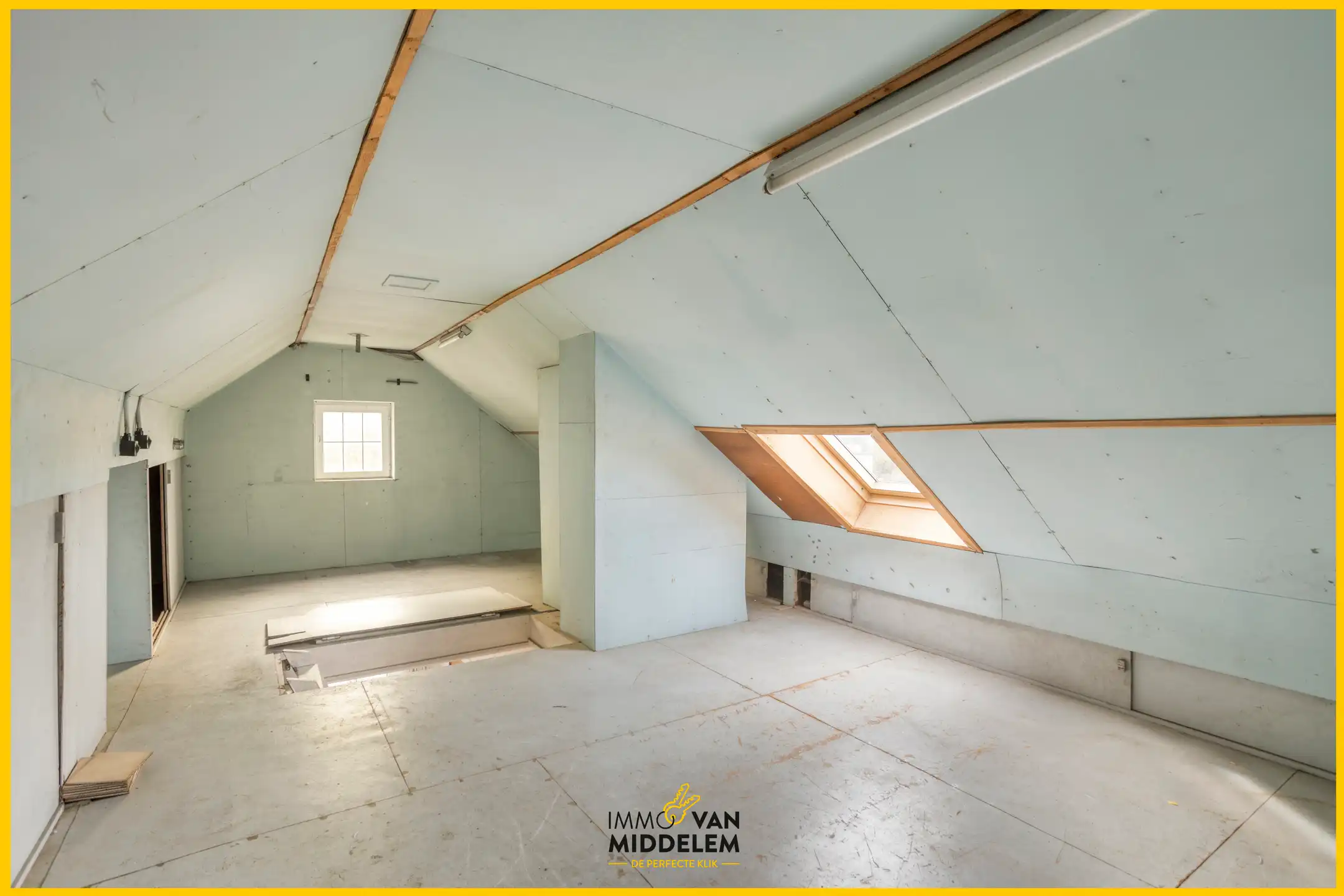 DEELS TE RENOVEREN WONING MET 4 SLPK, TERRAS, TUIN EN GARAGE foto 16