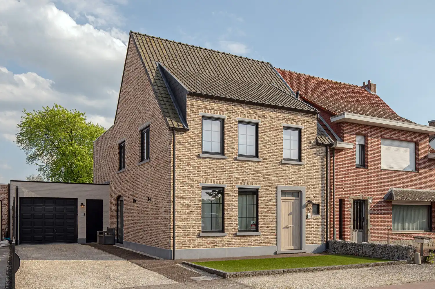 HOOGWAARDIG AFGEWERKTE WONING OP EEN TOPLOCATIE IN RUMST foto {{pictureIndex}}
