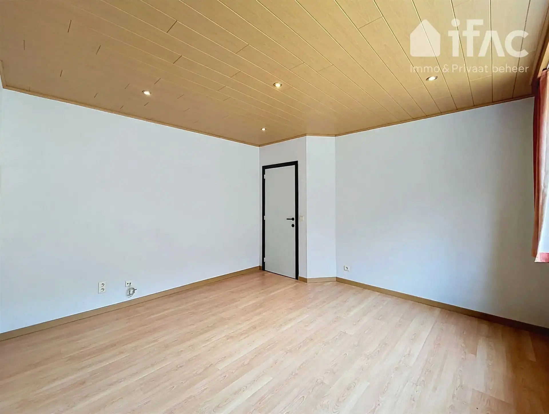 Fijn gelegen 2 slaapkamer appartement met tuin foto 12