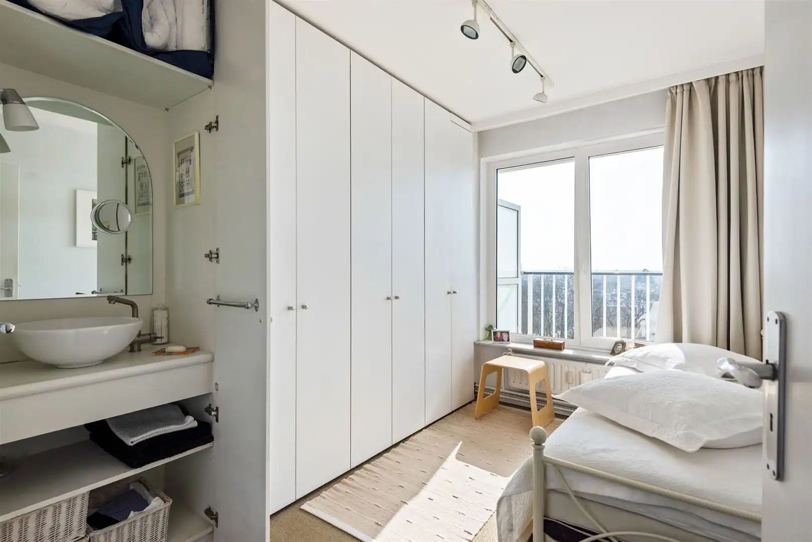 Instapklaar 2 à 3 slaapkamerappartement in goed onderhouden gebouw. foto 14