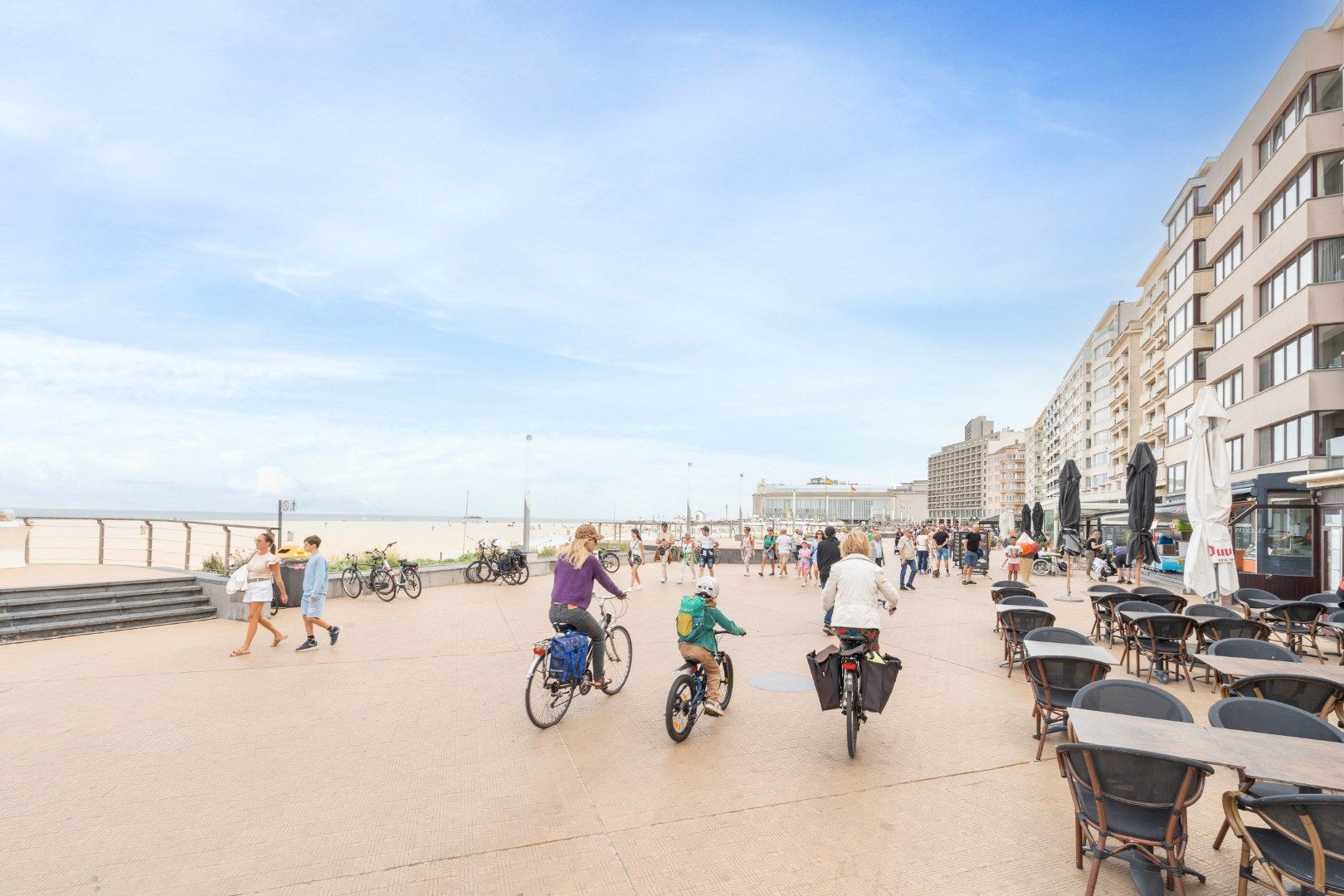 GERENOVEERD APPARTEMENT MET ZIJDELINGS ZEEZICHT: TOPLIGGING !! foto 16