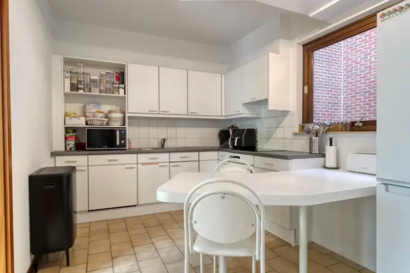 Roeselare- lichtrijk 2-slaapkamerappartement op toplocatie. foto 8