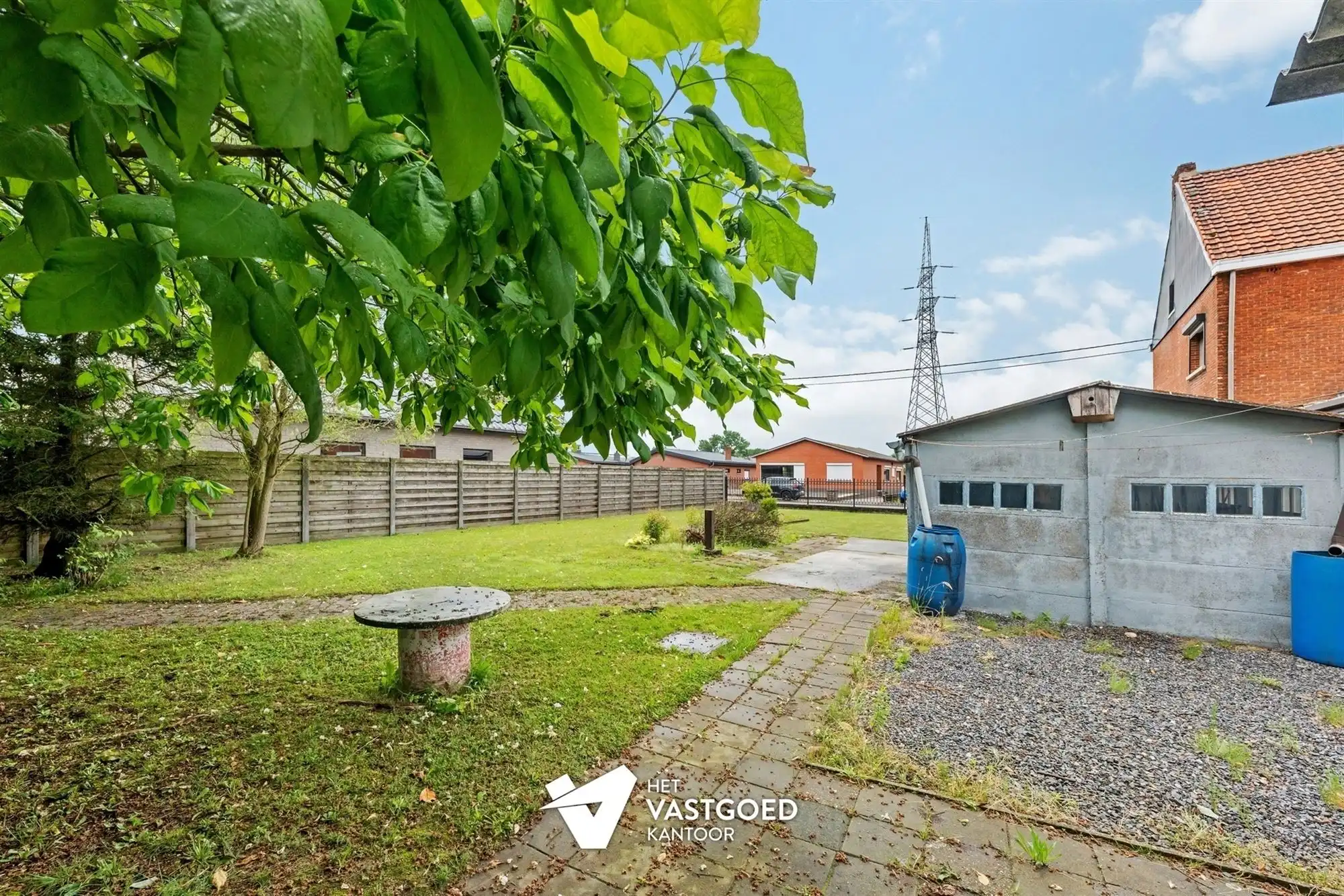 CHARMANTE TE RENOVEREN WONING, RUSTIG GELEGEN OP EEN RUIM PERCEEL VAN 11 ARE. foto 23
