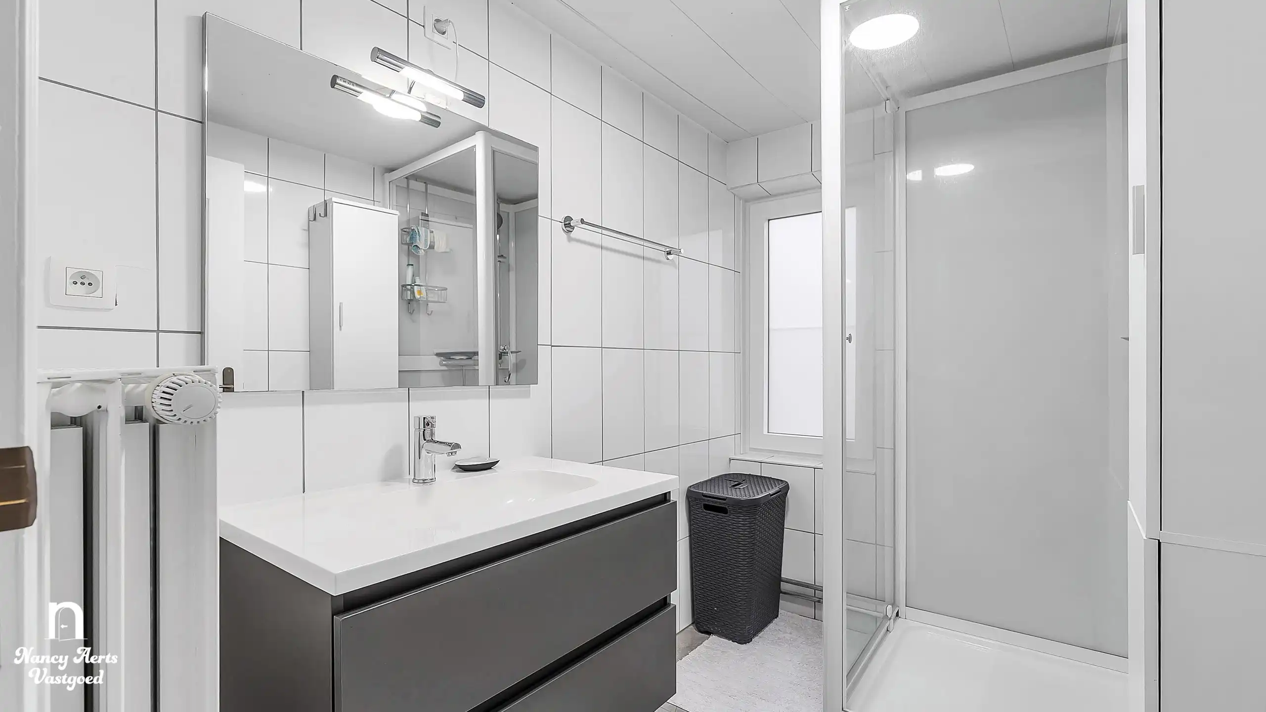 Gerenoveerde woning met 4 slaapkamers, tuin en leefkeuken foto 23