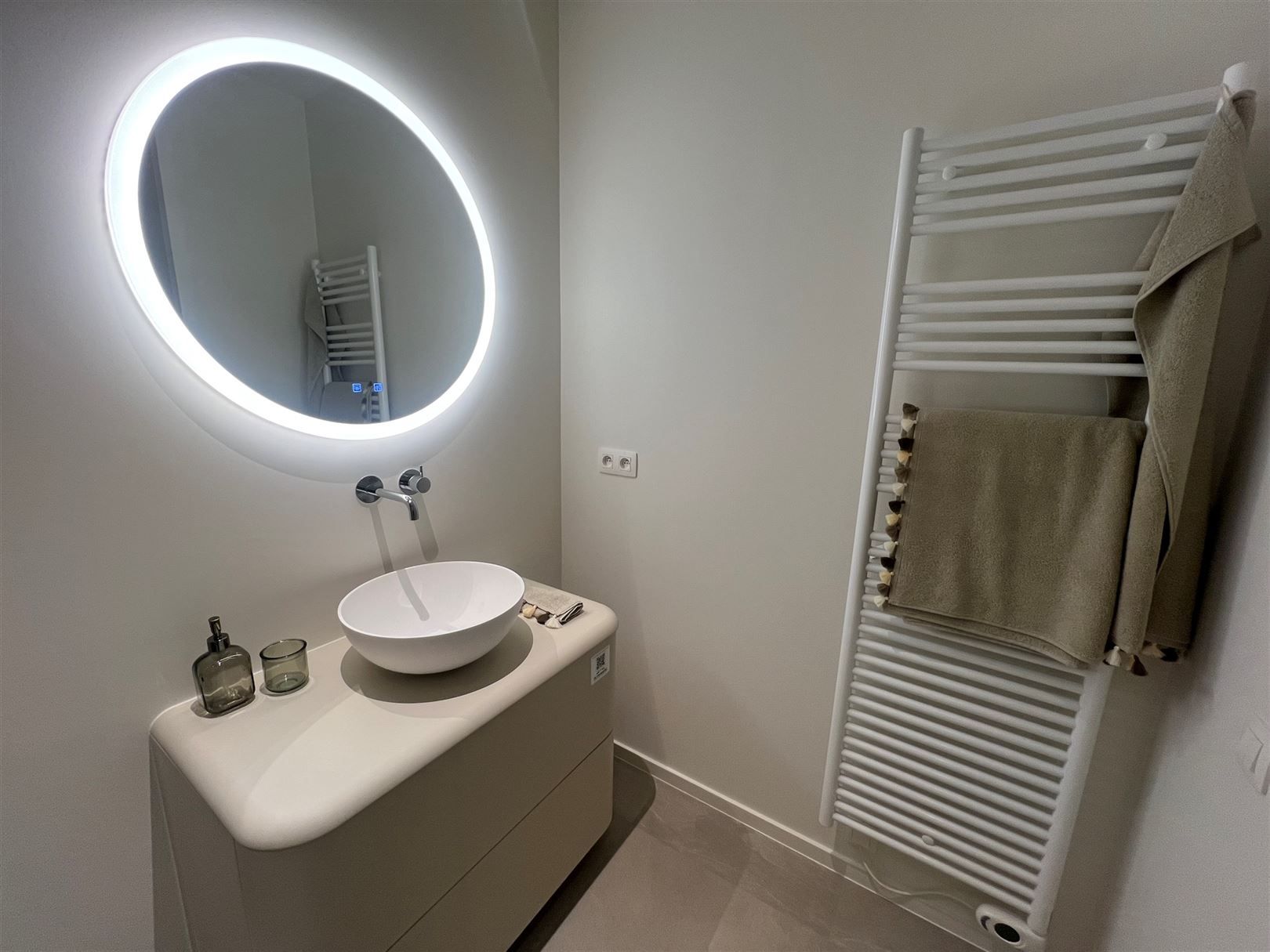 Instapklaar nieuwbouwappartement op de Zeedijk !  foto 7