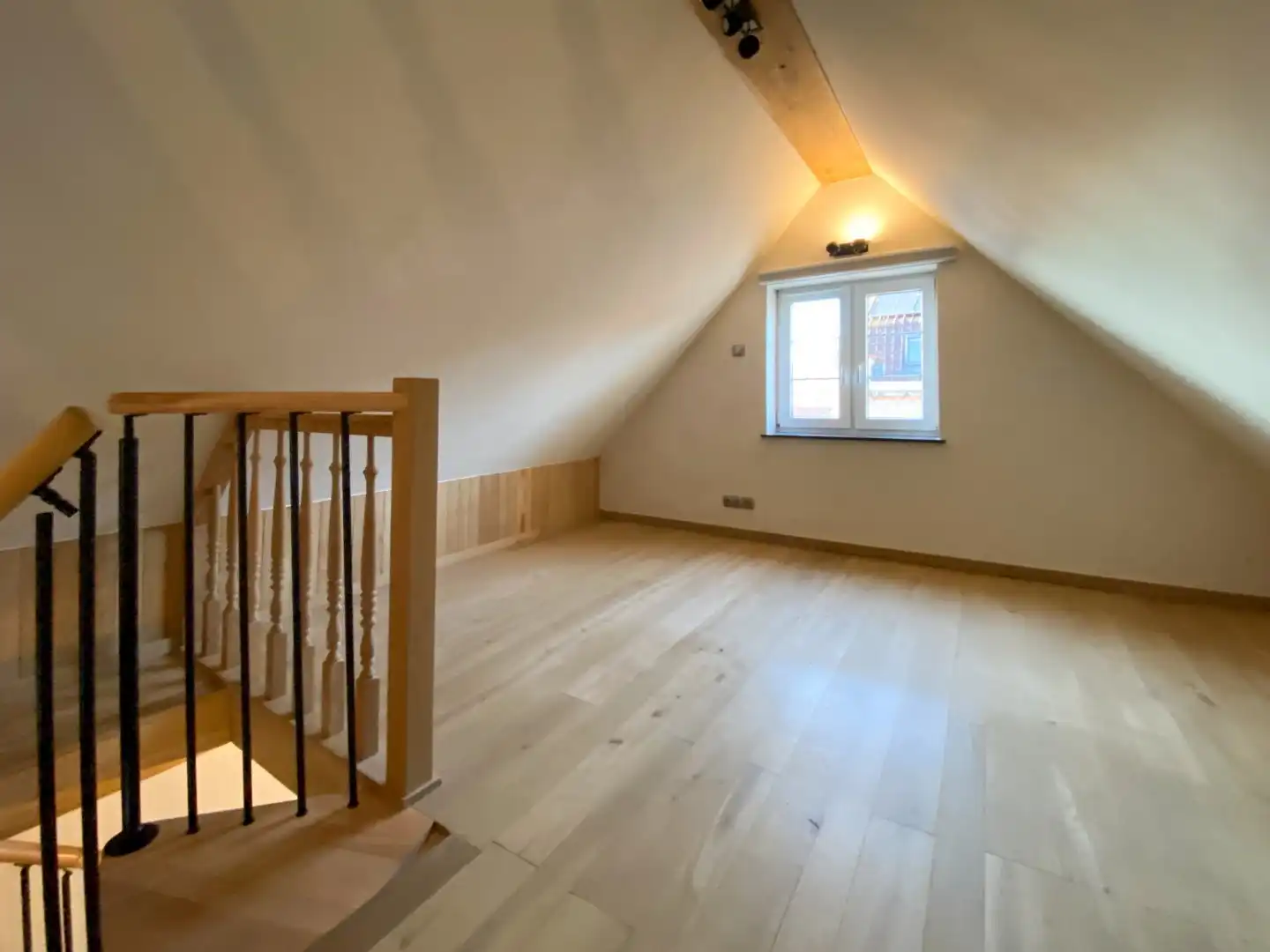 Gezellige rijwoning met 2 slaapkamers, mezzanine en terras. foto 7