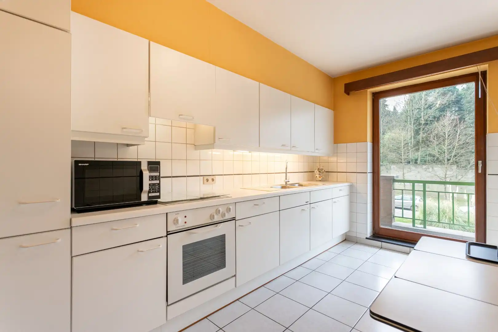 Instapklaar appartement met 2 slaapkamers, 2 balkons en autostaanplaats foto 5