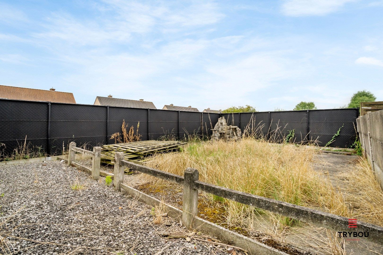 Centraal gelegen, halfopen woning met kleine loods en garage. foto 20