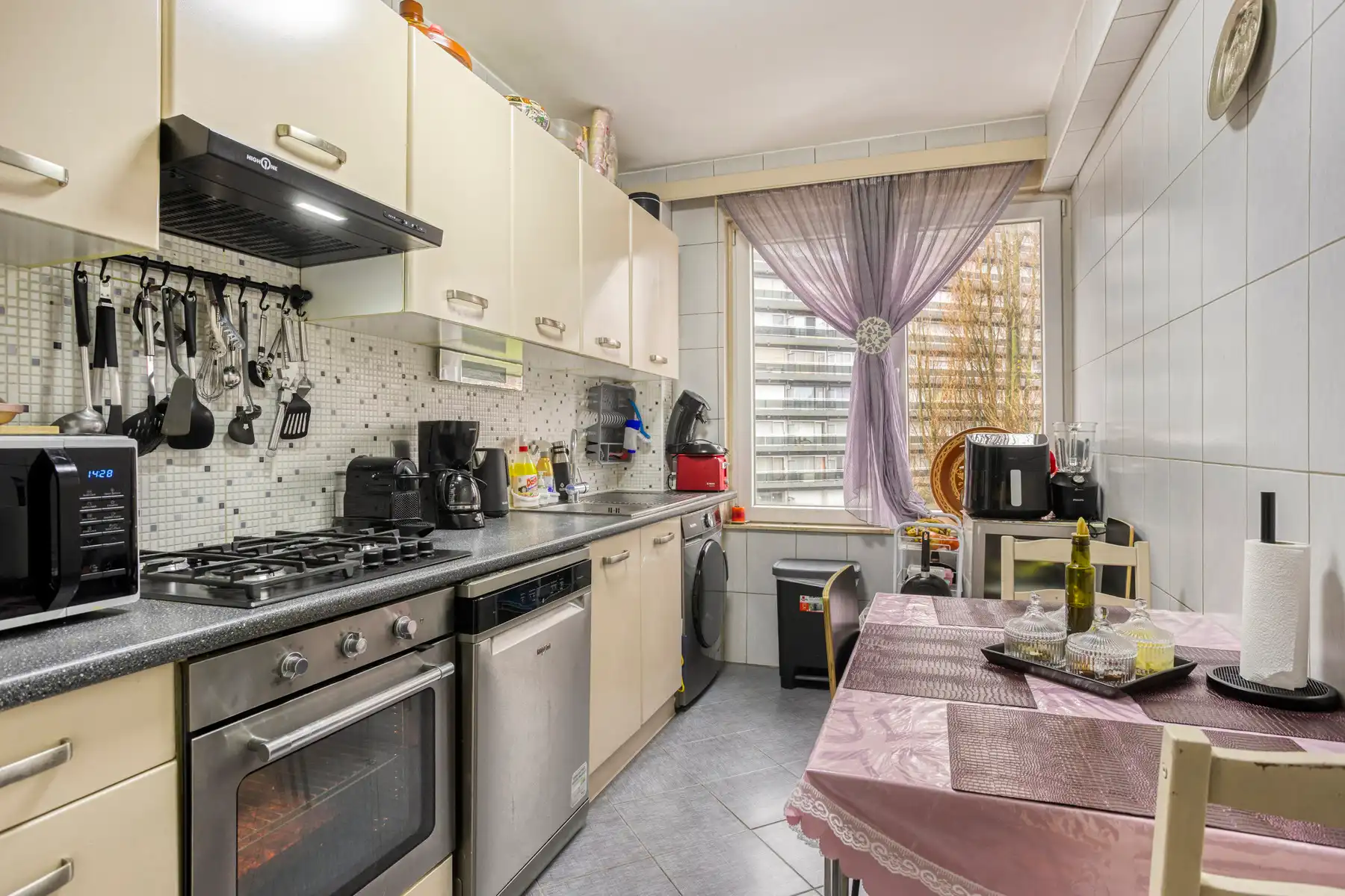 Ruim instapklaar appartement met parking foto 10