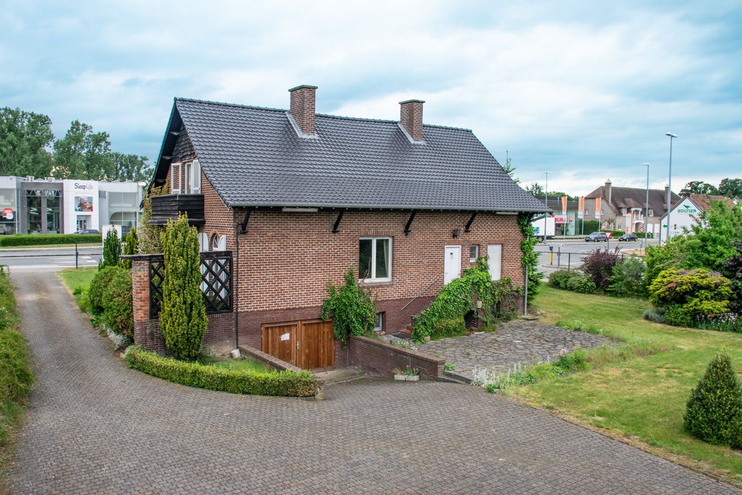 KMO-grond met woonst op toplocatie foto {{pictureIndex}}