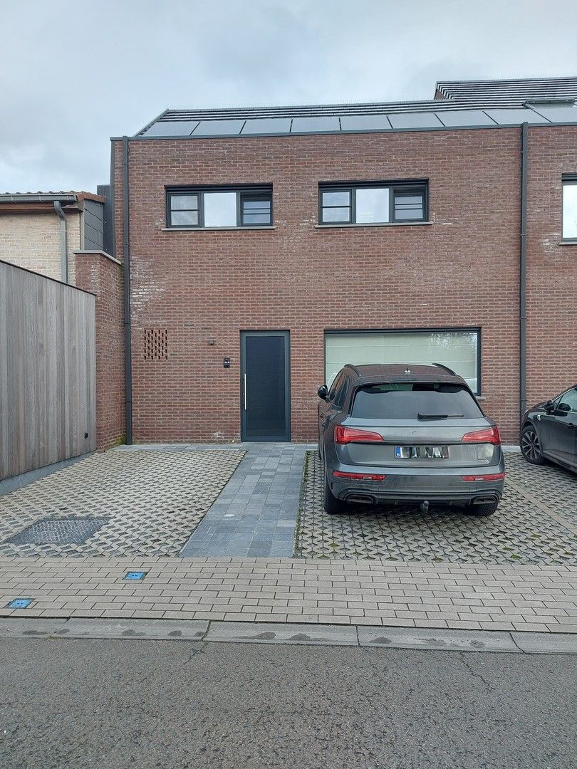 ENERGIEZUINIGE WONING / TUIN / 3 SLPK / 2 PARKINGS foto {{pictureIndex}}