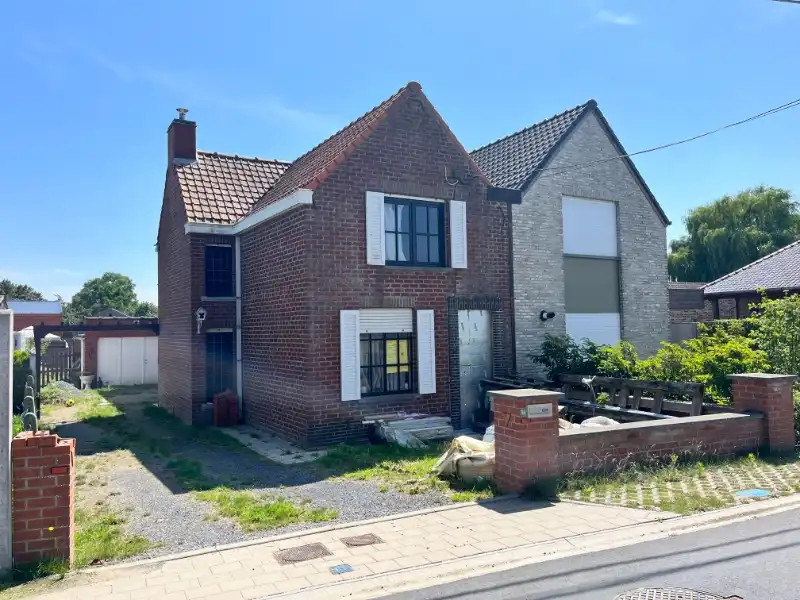 Hoofdfoto van de publicatie: Af te werken woning met 3 slaapkamers.