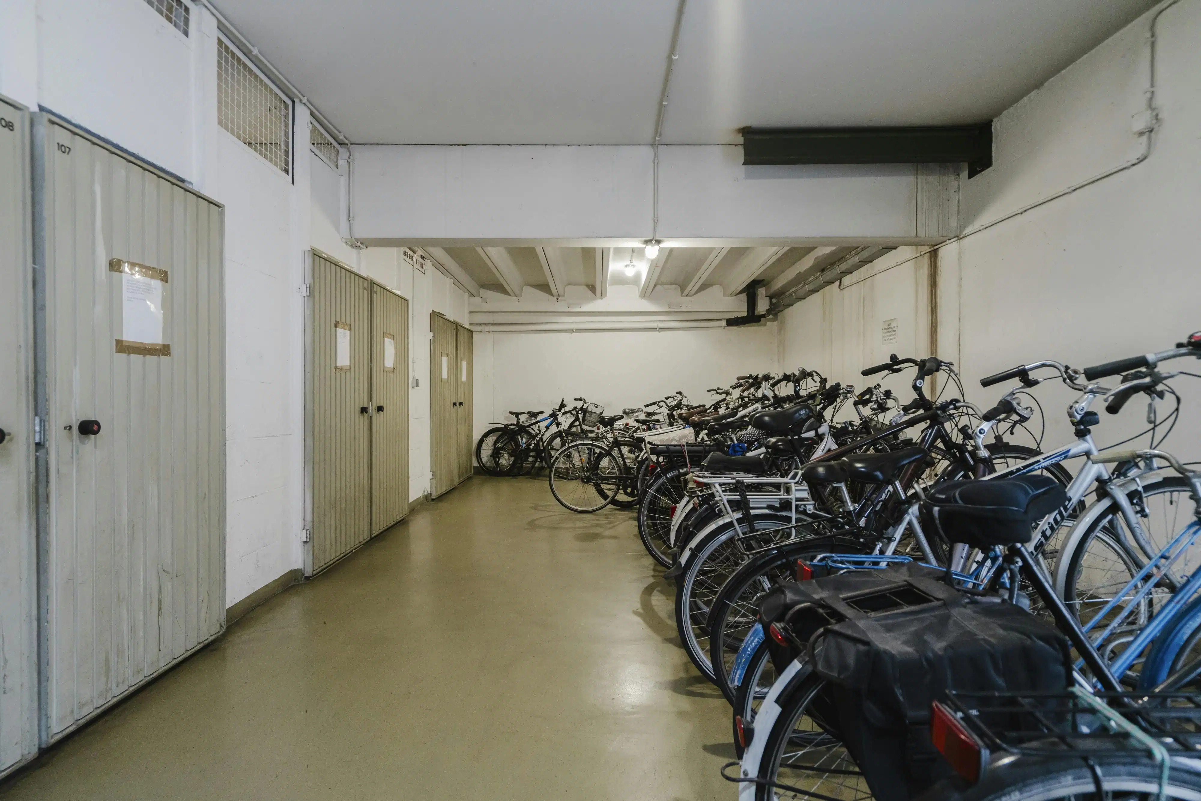 Ruim appartement te koop in residentie Regenboog in Waregem foto 18