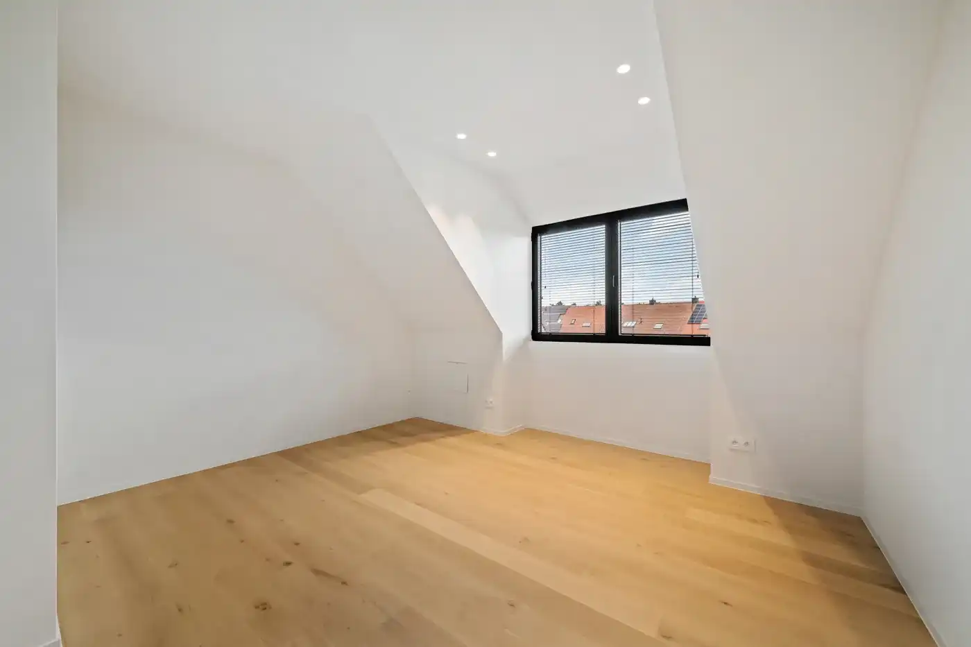 Instapklare ruime nieuwbouwwoning met 4 slaapkamers nabij het centrum en de markt van Knokke. foto 13