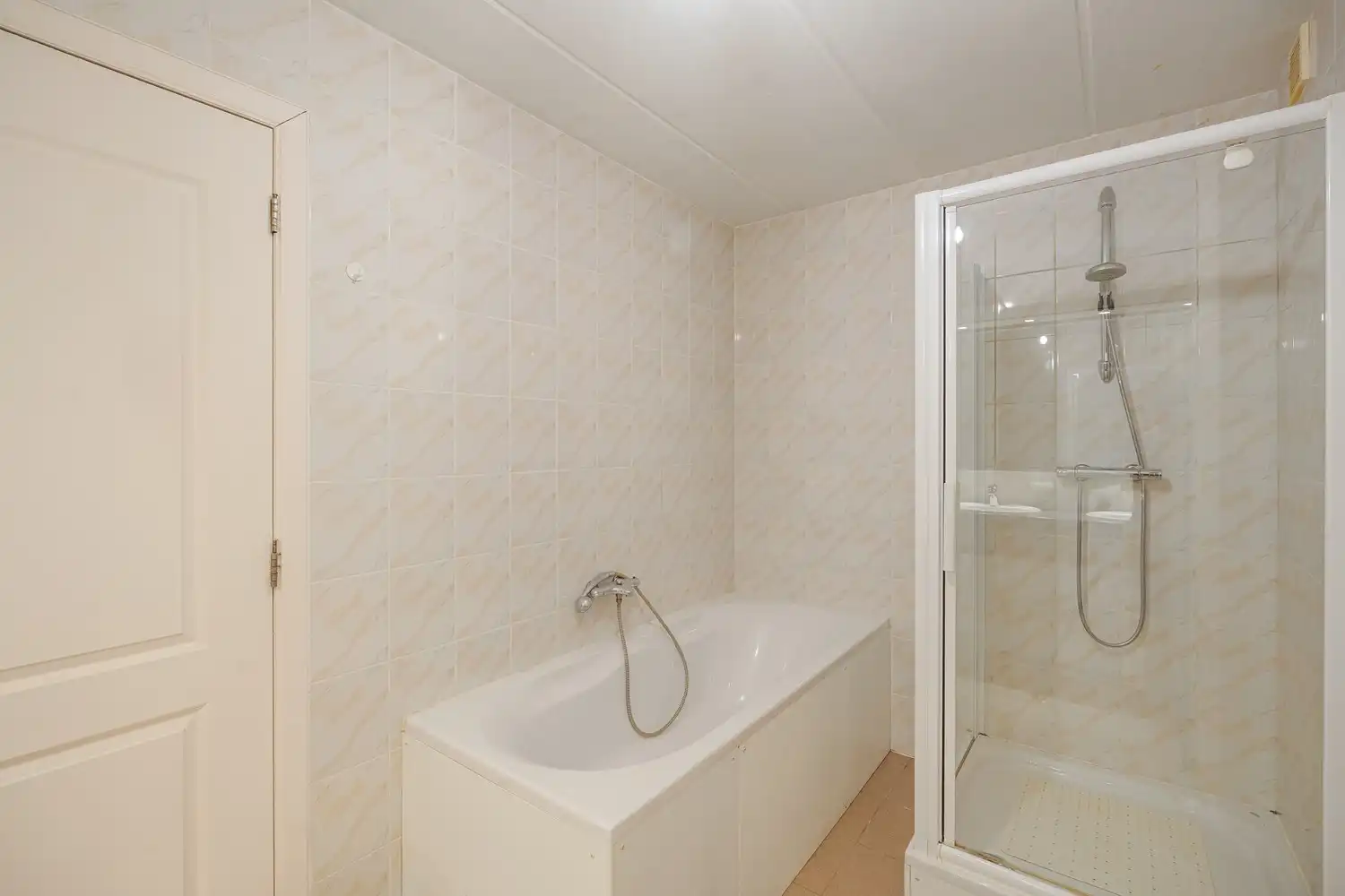 Ruim en veelzijdig appartement met 3 slaapkamers nabij het centrum van Lanaken foto 18