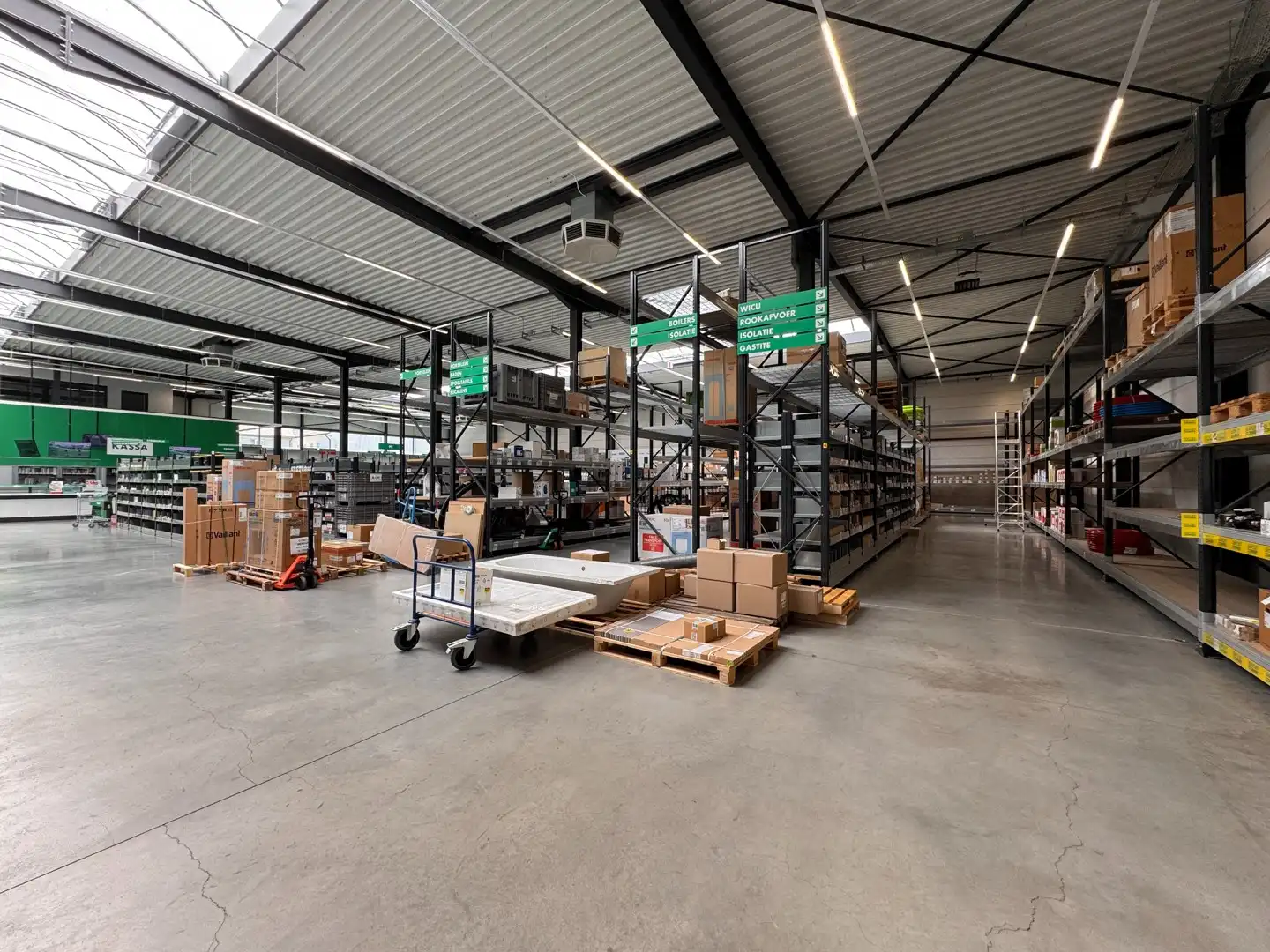 Nieuw en volledig uitgerust bedrijfsgebouw in Ieper foto 5