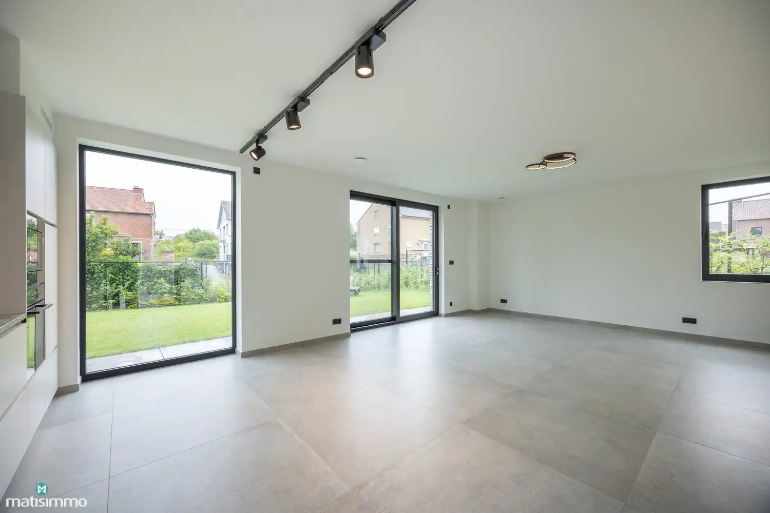 HOOGWAARDIG AFGEWERKTE NIEUWBOUWWONING MET DRIE SLAAPKAMERS EN TUIN (INCLUSIEF TUINONDERHOUD) TE RIEMST foto 8