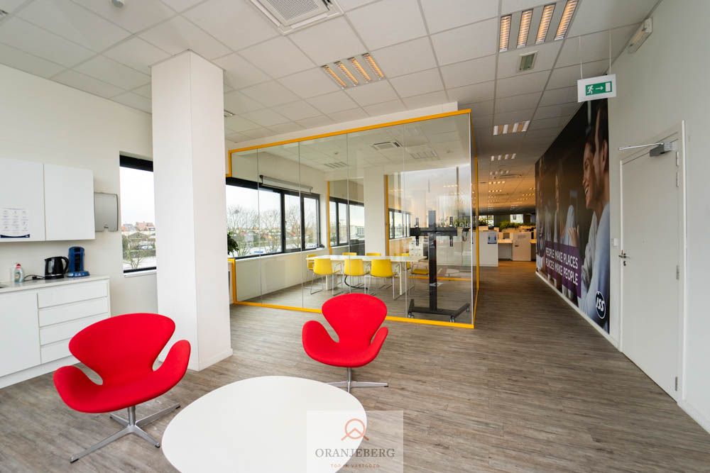 Moderne  kantoorruimte nabij Gent-centrum foto {{pictureIndex}}