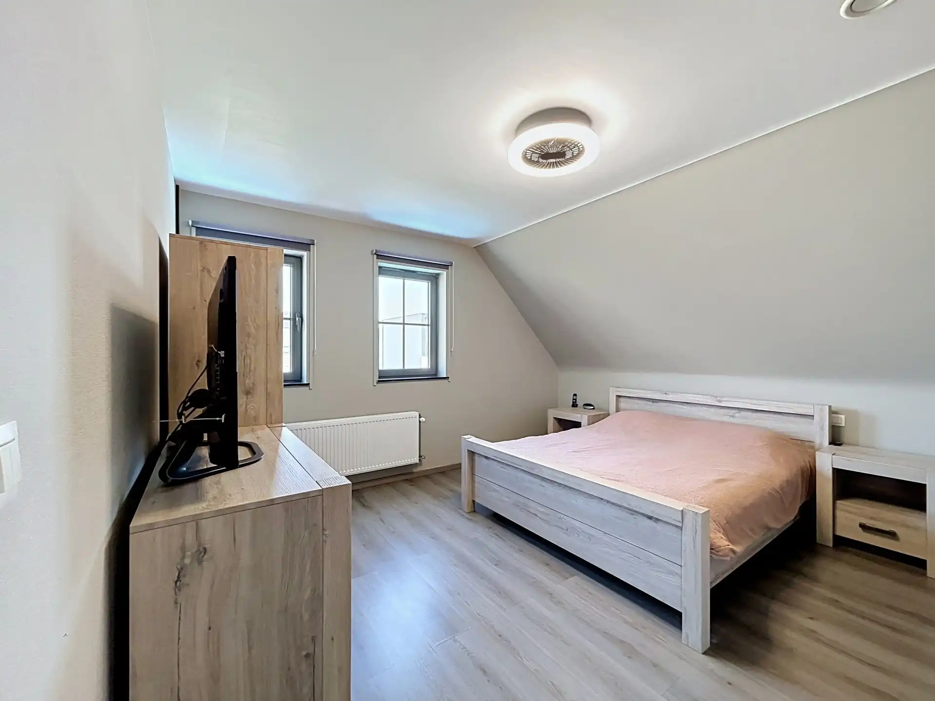 Energiezuinige gezinswoning met 3 slaapkamers en inpandige garage  op toplocatie  foto 11