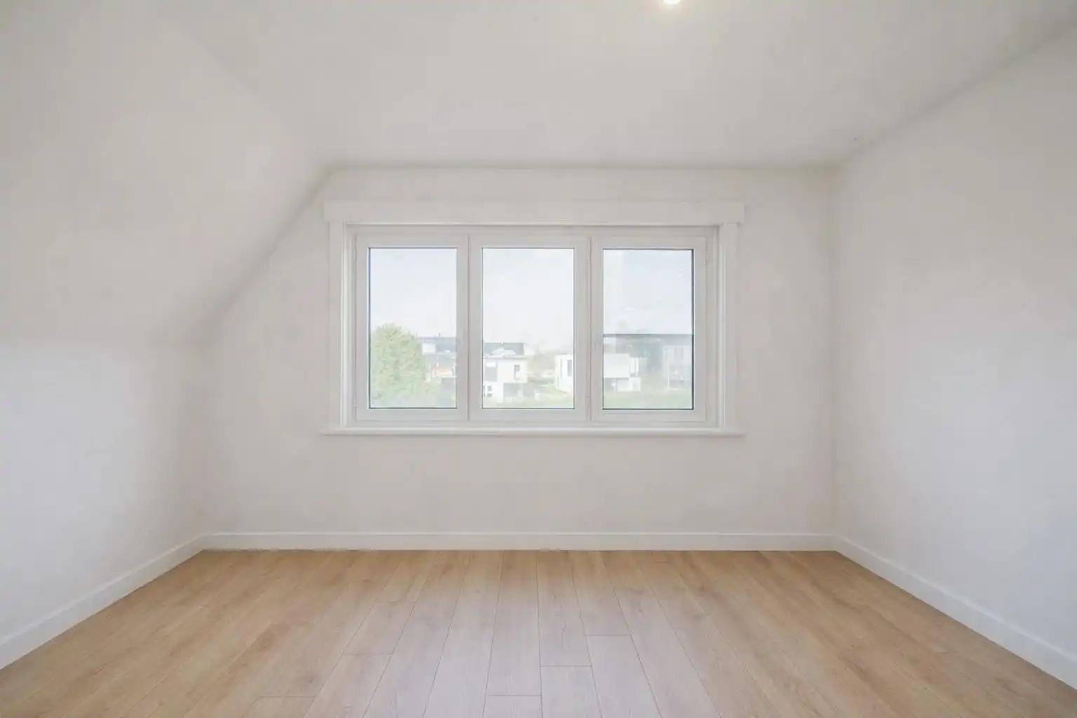 Te renoveren huis te koop met grote tuin, 3 slpk en garage foto 21