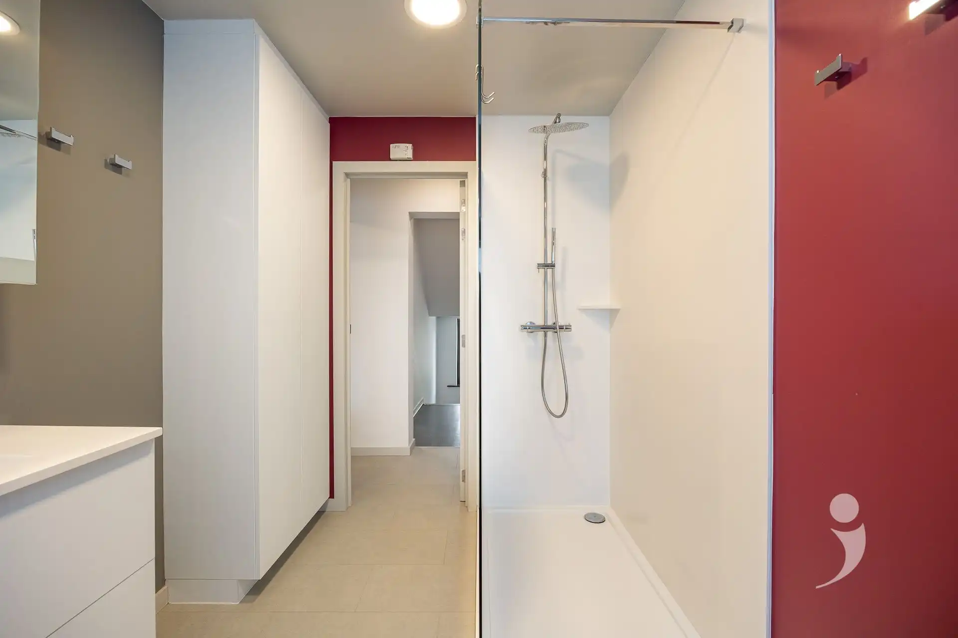 Goed gelegen eengezinswoning met 3 slaapkamers foto 10