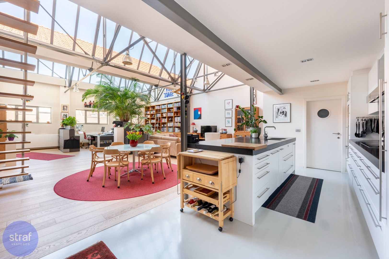 Instapklaar appartement met 2 slaapkamers en groot dakterras – Sint-Niklaas centrum foto {{pictureIndex}}