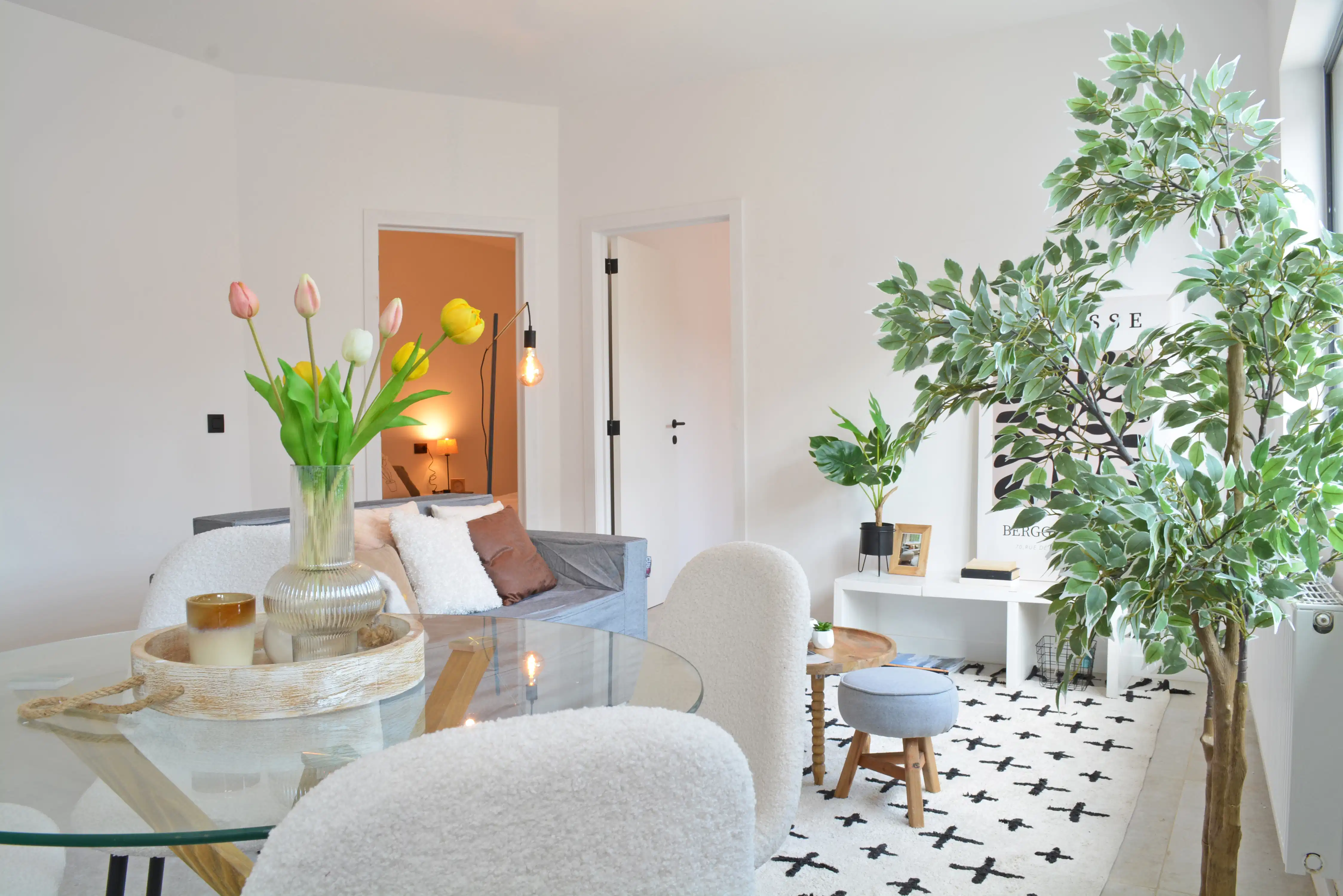 Gelijkvloers vernieuwbouwappartement met 2 slaapkamers foto {{pictureIndex}}