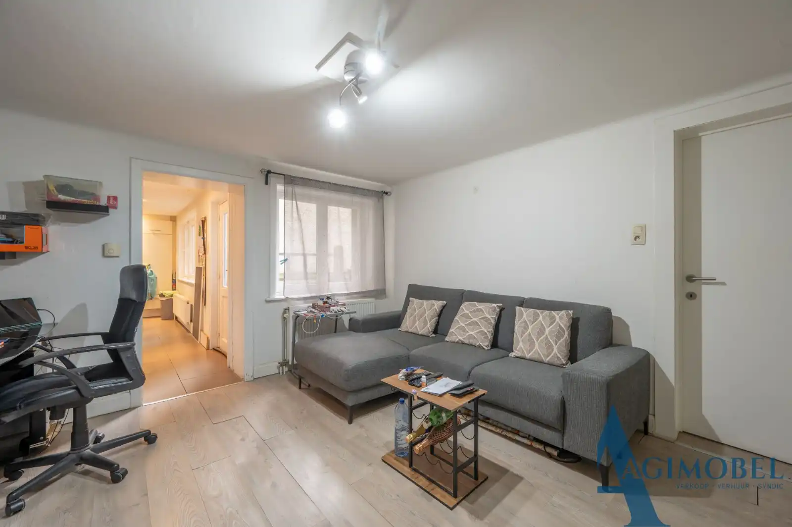 Bescheiden kelder appartement met ruim terras nabij zee foto 3